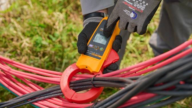 地上的自行车AI 生成的内容可能不正确。