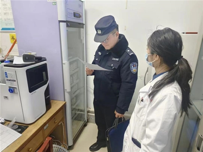 平凉崆峒：民警走访检查辖区医疗实验室