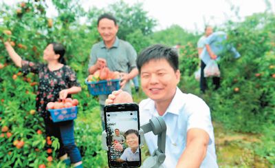 小屏幕打开大市场 "直播带货"助力中国经济复苏